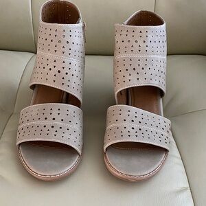 NWT EUROSOFT Women's Perforated Sandals - Tan